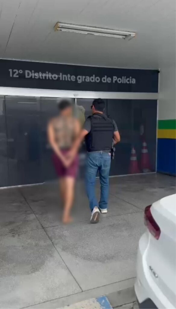 Trio invade casa, agride vítimas e rouba R$ 23 mil; suspeito é preso em Manaus